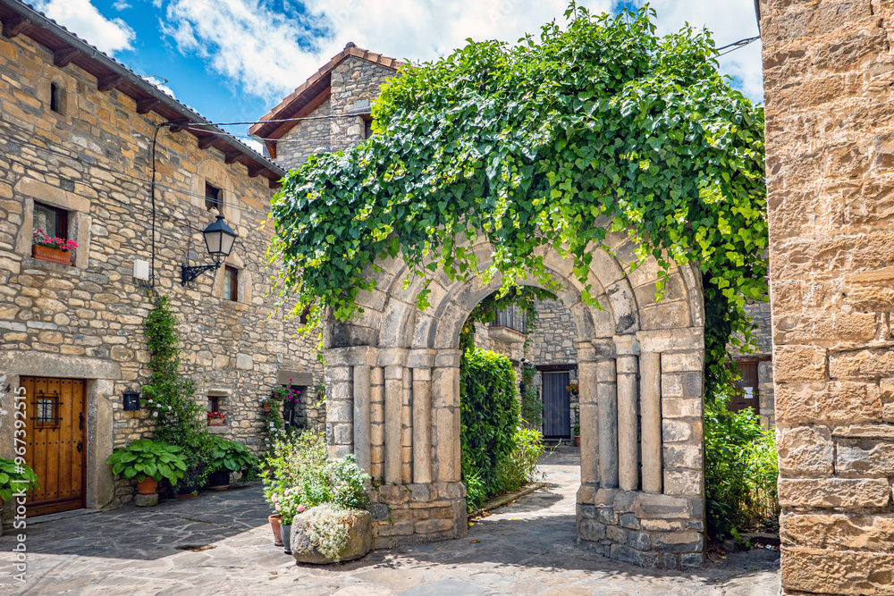 Naklejka premium Fiscal, Aragón, Spain. San Miguel de Jánovas Arch in the old village.