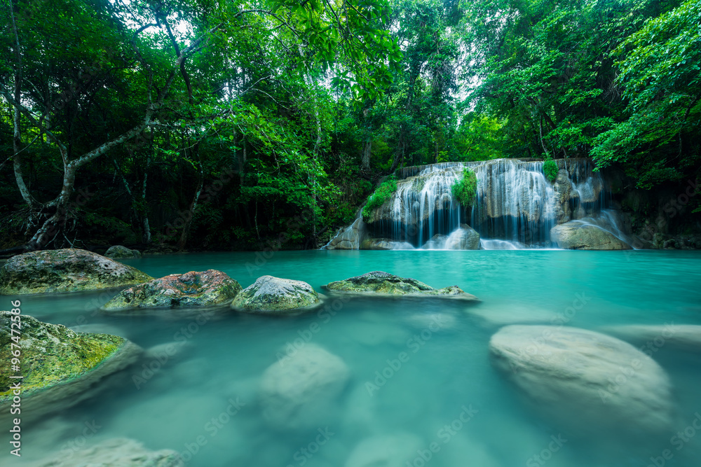 Naklejka premium Beautiful deep forest waterfall in Thailand