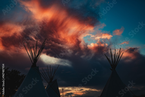 Tipi vor Wolken 3