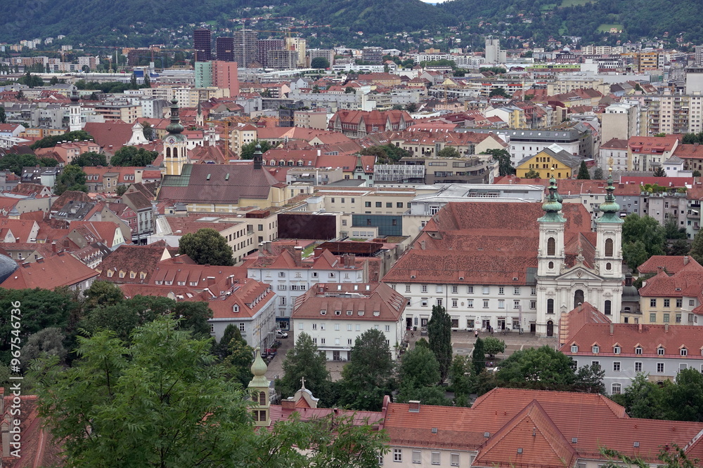 Obraz premium Barmherzigenkirche und Mariahilfekirche in Graz