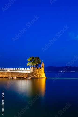 Obraz na płótnie Nafpaktos port in Greek during blue hour. A famous touristic destination.
w salonie