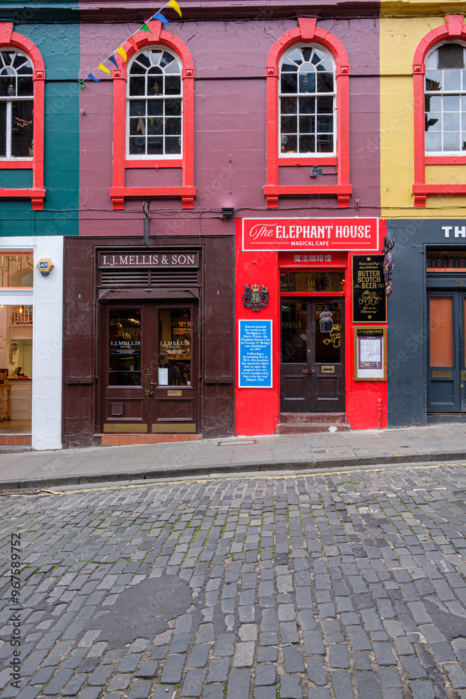 Obraz premium Victoria Street in Edinburgh, Scotland