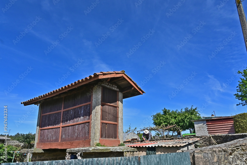 Paesaggi un vecchio Horreo sul cammino Primitivo di Santiago di Compostela fra Arzua e Santiago - Galizia, Spagna Paesaggi un vecchio Horreo sul cammino Primitivo di Santiago di Compostela fra Arzua e Santiago - Galizia, Spagna