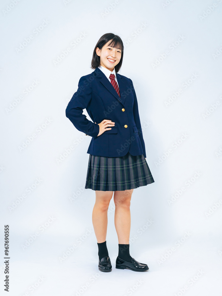制服を着た女子学生の全身ポートレート 制服を着た女子学生の全身ポートレート
