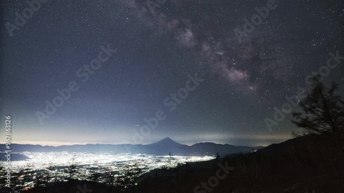 山梨県　甘利山から富士山と天の川