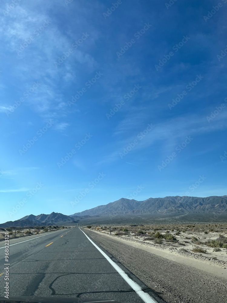 Naklejka premium road in the desert