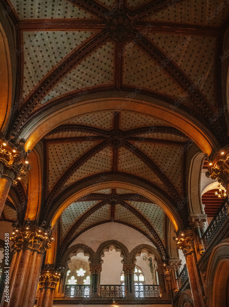 Obraz premium Chhatrapati Shivaji Maharaj Terminus, formerly Victoria Terminus in the Indian city of Mumbai, India.