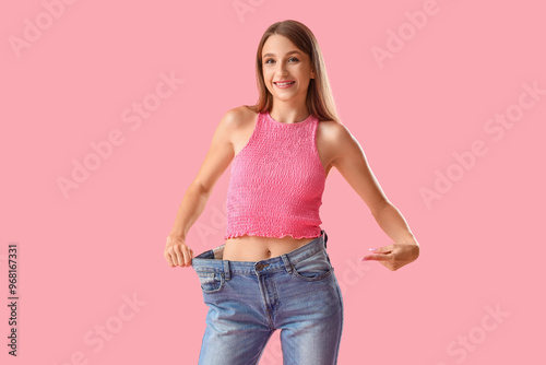 Beautiful young woman in lo...