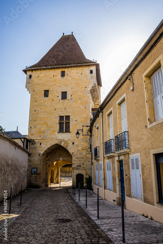 La Porte du Croux sur la Promenade des Remparts de Nevers photo