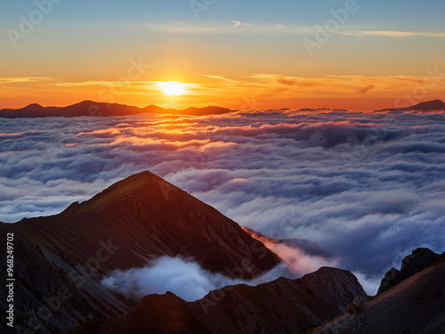 Sonnenuntergang in den Bergen photo