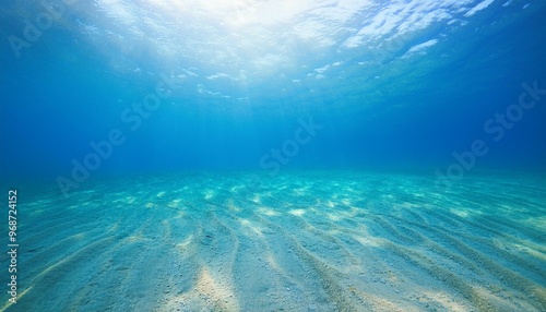 海中に差し込む太陽の光