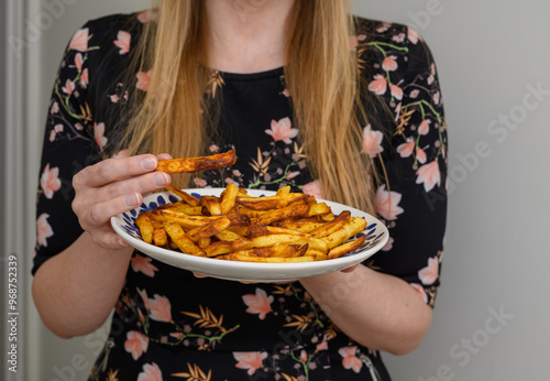 Młodzieżowe jedzenie, fast food na mieście, posiłek na wynos przekąski imprezowe, photo