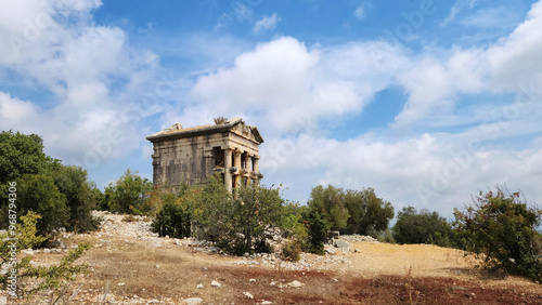 Cuadro en lienzo Mezgitkale (Fearless King's Tomb) is a mausoleum built by a Roman landowner for his family members in the 2nd or 3rd century in a rural area near the village of Turkmenusagi in the Silifke, Mersin
