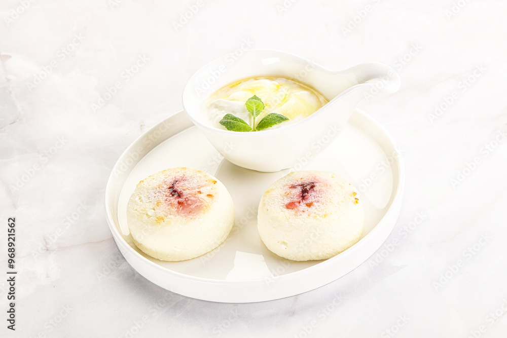 Curd pancakes with sour cream Curd pancakes with sour cream