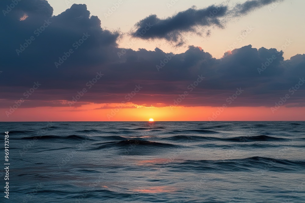 Obraz premium Sunset Horizon Glow Over Calm Ocean Waves