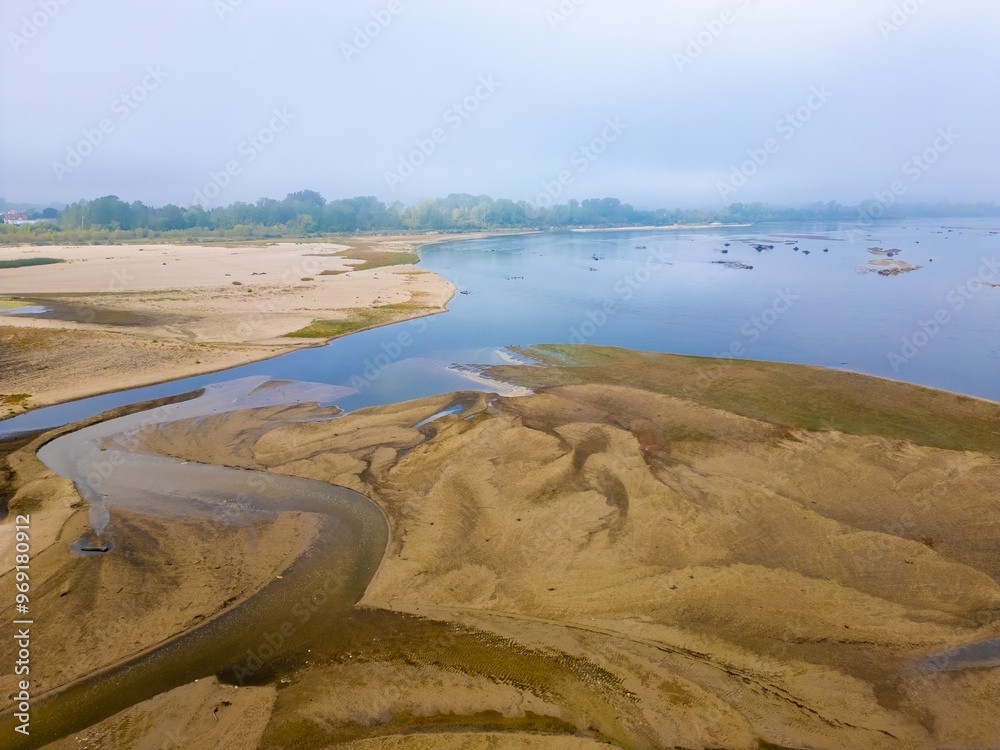 Φωτογραφία Drying out of the river bed during the summer drought, climate changes causing depletion of surface and groundwater, and climatic and weather anomalies