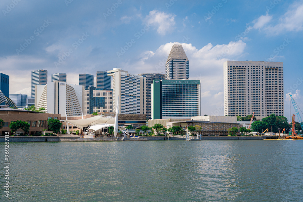 Obraz premium View of Marina Bay Sands in Singapore. City landscape at day blue sky. Travel concept