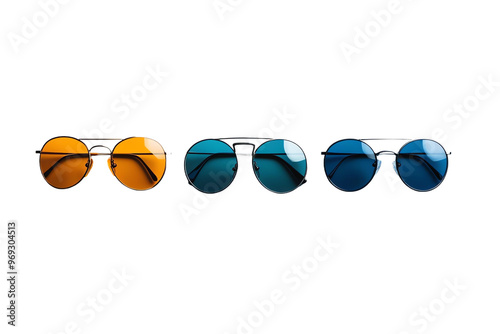 Trois paires de lunettes de soleil style aviateur sur fond transparent PNG