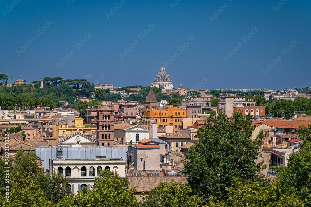 Naklejka premium Panoramic view of Rome with St. Peter's Basilica in the background.