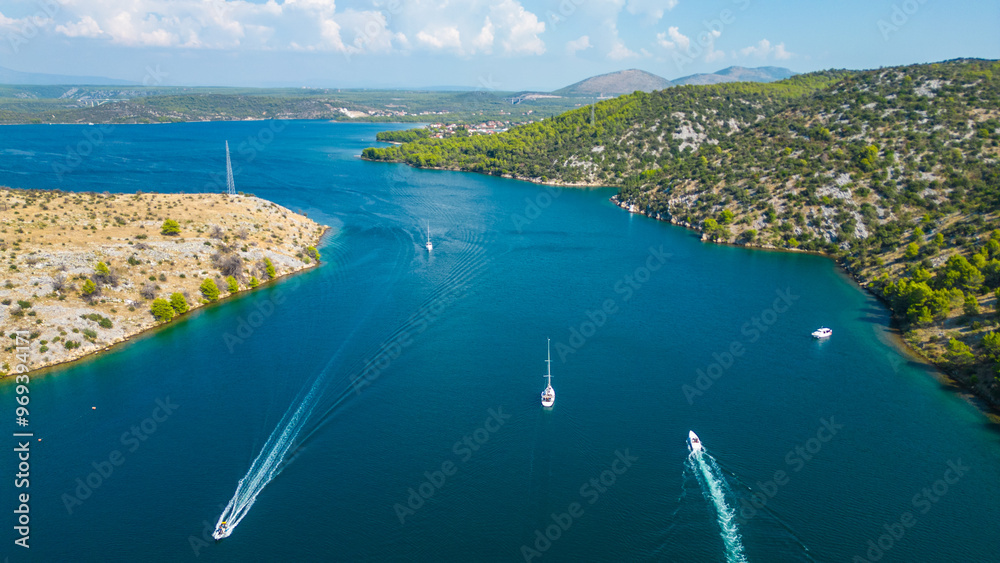 Fototapeta premium An aerial view of the stunning Krka Canyon located between Šibenik and Bilice in Croatia. The canyon winds through lush landscapes and dramatic cliffs, with the Krka River 
