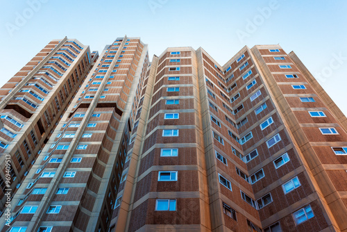 Vista del imponente edificio Trébol en el centro de La Coruña, Galicia, España