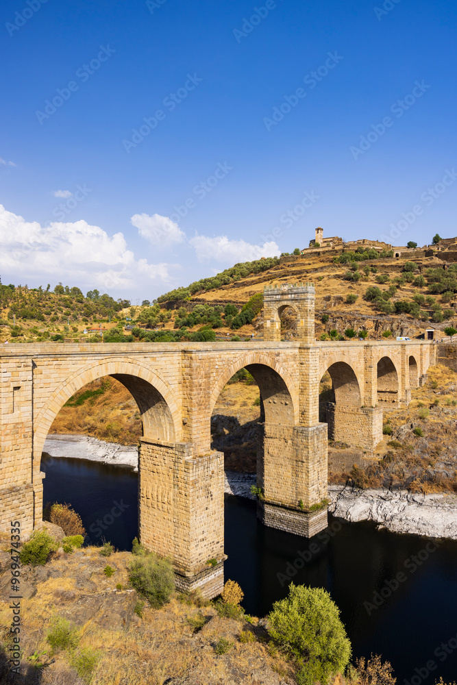 Obraz premium Alcantara bridge (Puente de Alcantara) Roman bridge, Alcantara, Extremadura, Spain