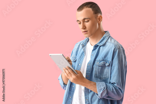 Young man using tablet comp...