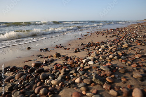 Morze plaża kamyki piasek photo