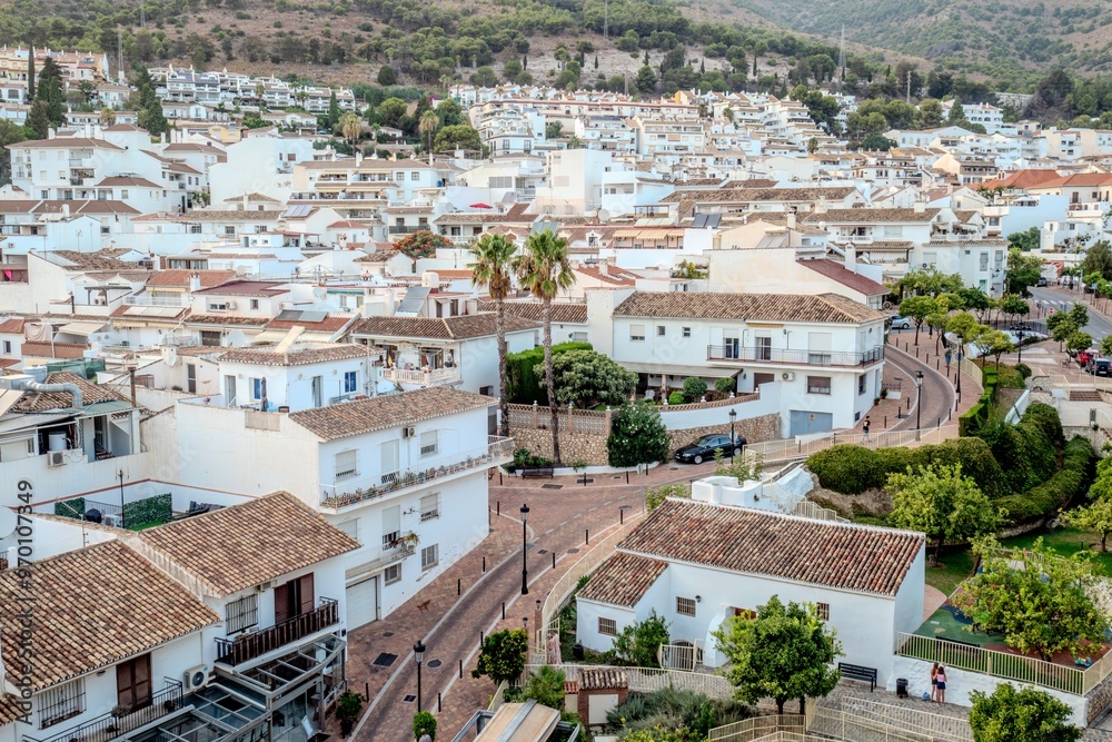 Obraz premium benalmadena old village architecture during dusk hour, up view 