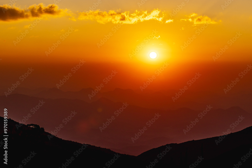 pôr do sol na cidade de Alto Caparaó, Estado de Minas Gerais, Brasil 