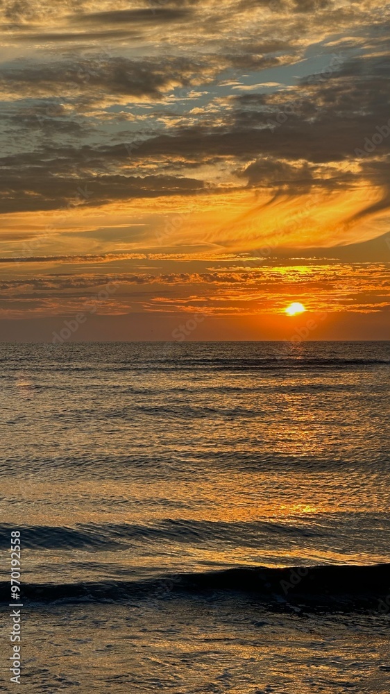 Obraz premium sunset over the sea