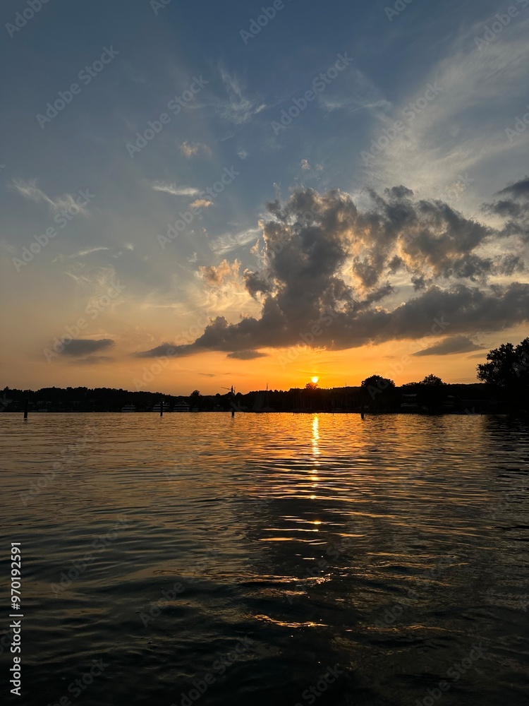 Naklejka premium sunset over the sea