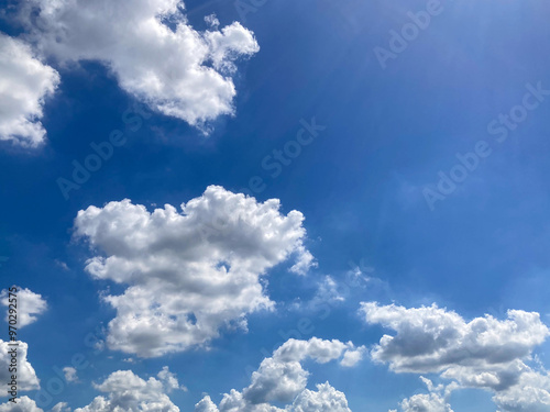 もくもく雲はどこへ行く夏の空