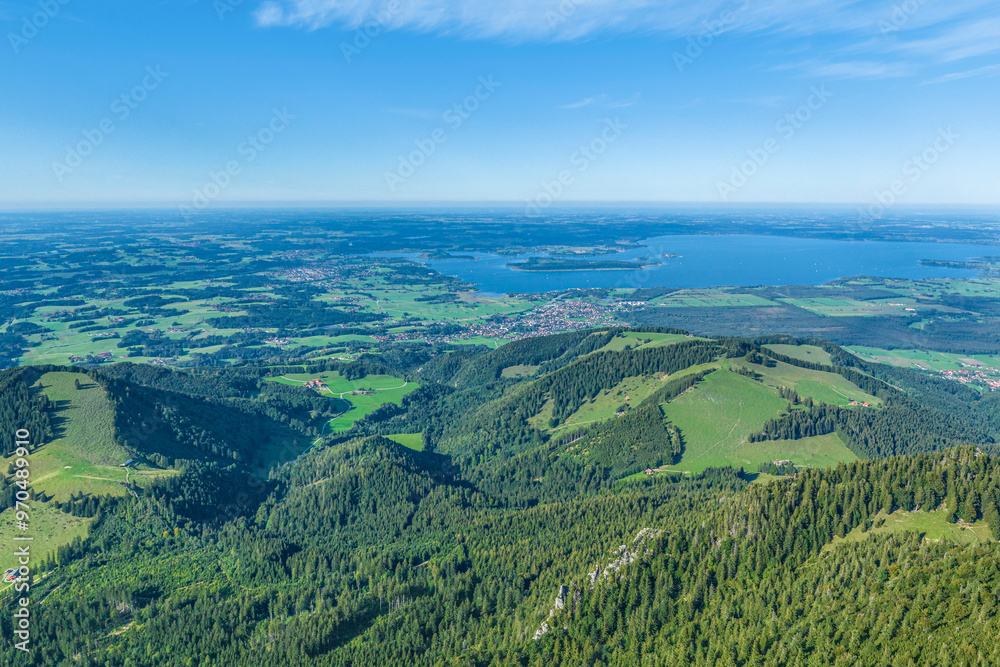 Fototapeta premium Das oberbyerische Alpenvorland rund um den Chiemsee von oben