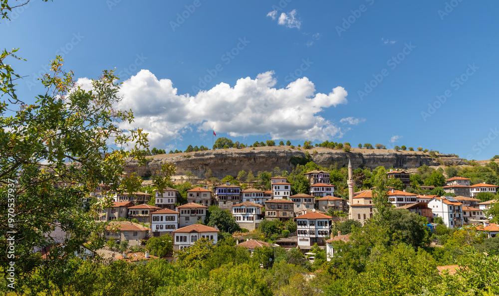 Obraz premium Traditional Ottoman Houses in Safranbolu. Safranbolu UNESCO World Heritage Site. Old wooden mansions turkish architecture. Safranbolu landscape view.
