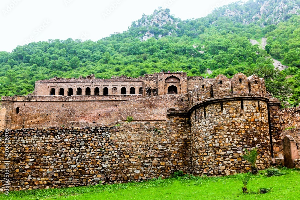 Fototapeta premium Fort ruins, Bhangarh, Rajgarh, Alwar, Rajasthan, India, Asia