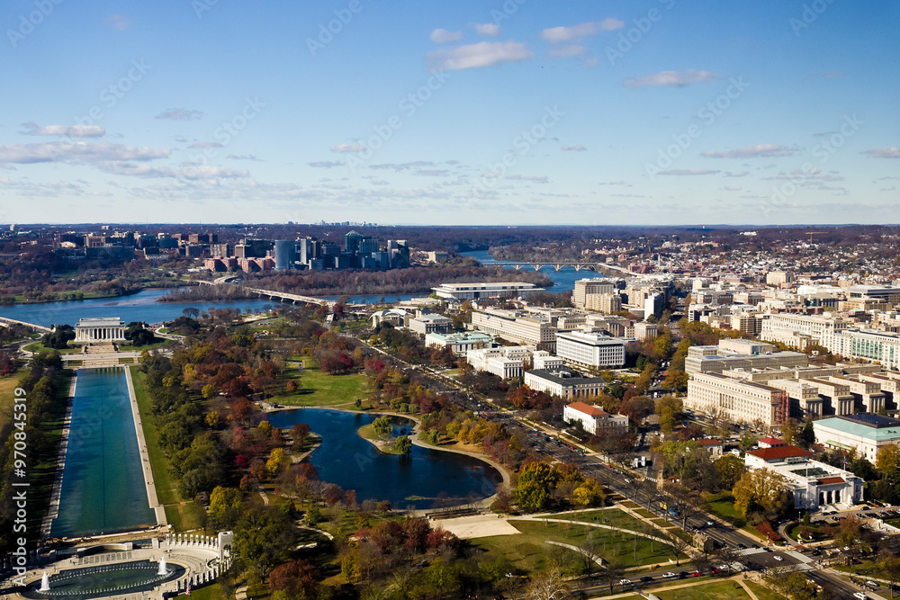Obraz premium Washington DC aerial vantage point overlooking Constitution Gardens, the south-western region of the Foggy Bottom & western-end of the National Mall