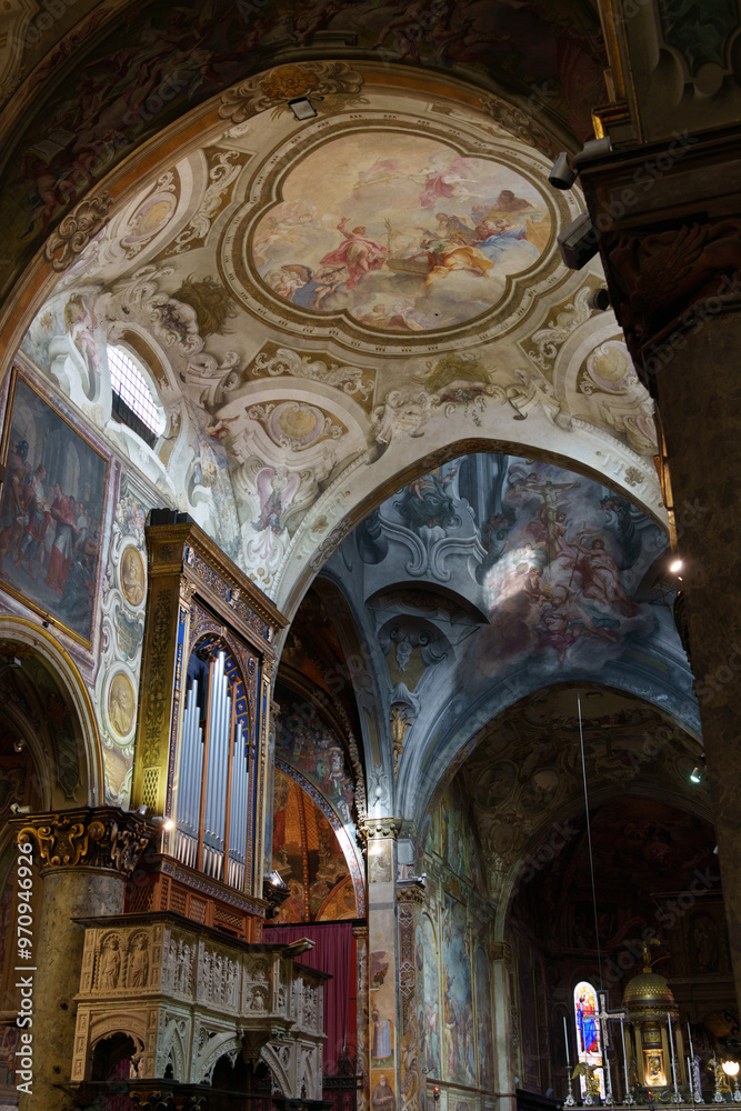 Fototapeta premium Historic cathedral of Monza, Italy: interior