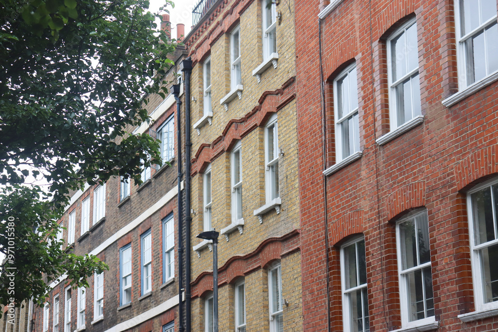 Fassaden von Altbauten im London East End