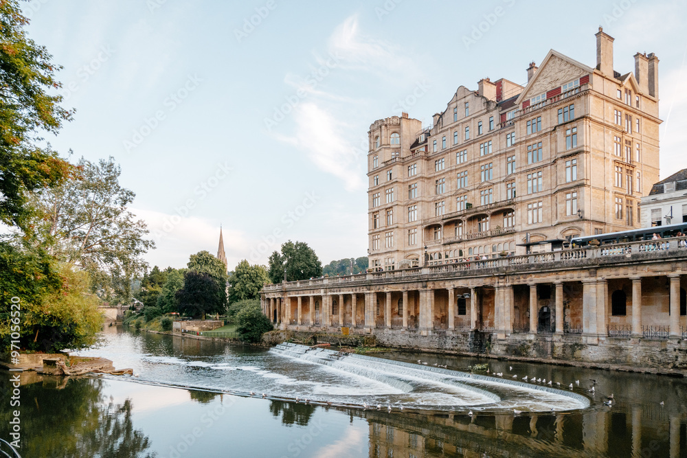 Naklejka premium view of the city by the canal 