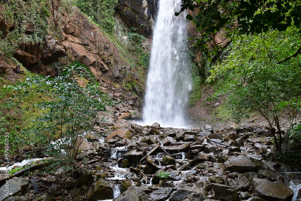 Ein Wasserfall in Südtirol