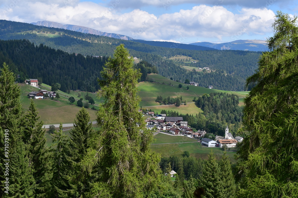 Blick nach Mölten in Südtirol