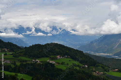 Schöne Landschaft bei Grissian in Südtirol 
