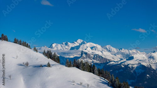 Photo en drone du mont blanc