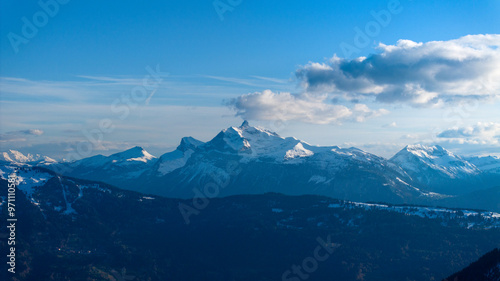 Photo de l'Aiguille des Glaciers en drone