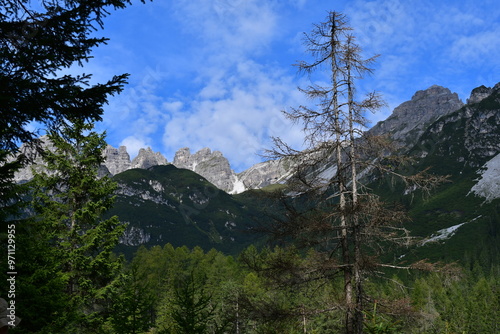 Obraz na płótnie Schöne Landschaft mit Bergen im Stubaital in Tirol w salonie
