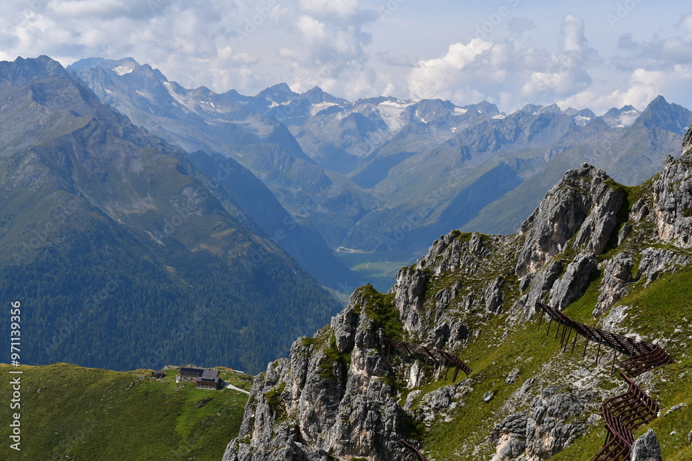 Schöne Landschaft mit Blick auf Gletscher im Stubaital