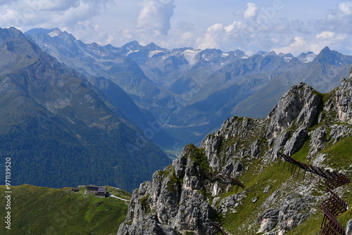 Obraz na płótnie Schöne Landschaft im Stubaital mit Gletscherblick w salonie
