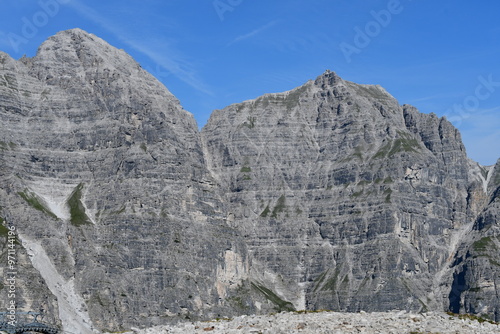 Obraz na płótnie Landschaft mit Fels im Stubaital w salonie