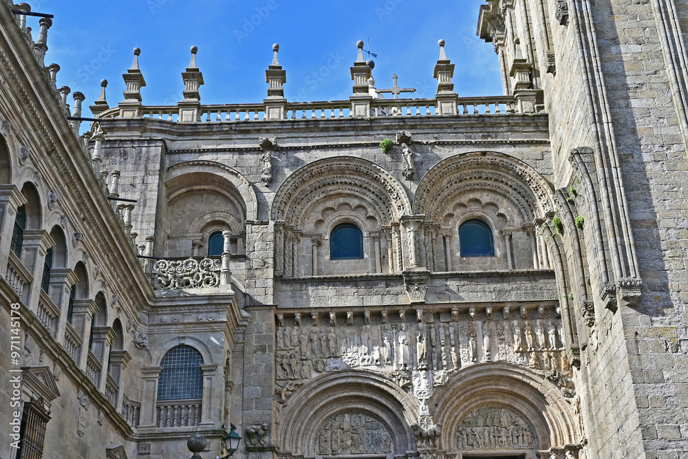 Santiago di Compostela la Facciata delle Platerías della Cattedrale di San Giacomo - Galizia - Spagna Santiago di Compostela la Facciata delle Platerías della Cattedrale di San Giacomo - Galizia - Spagna